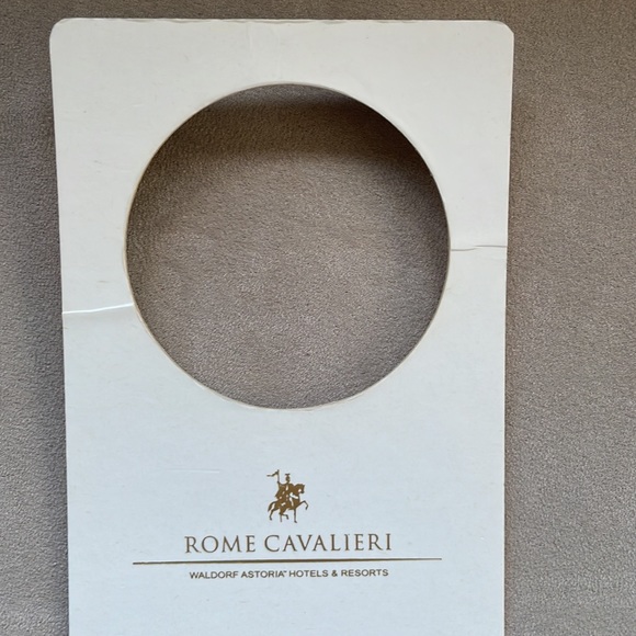 PET IN ROOM - “Do Not Disturb” Rome Cavalieri hotel door hanger - Picture 10 of 12